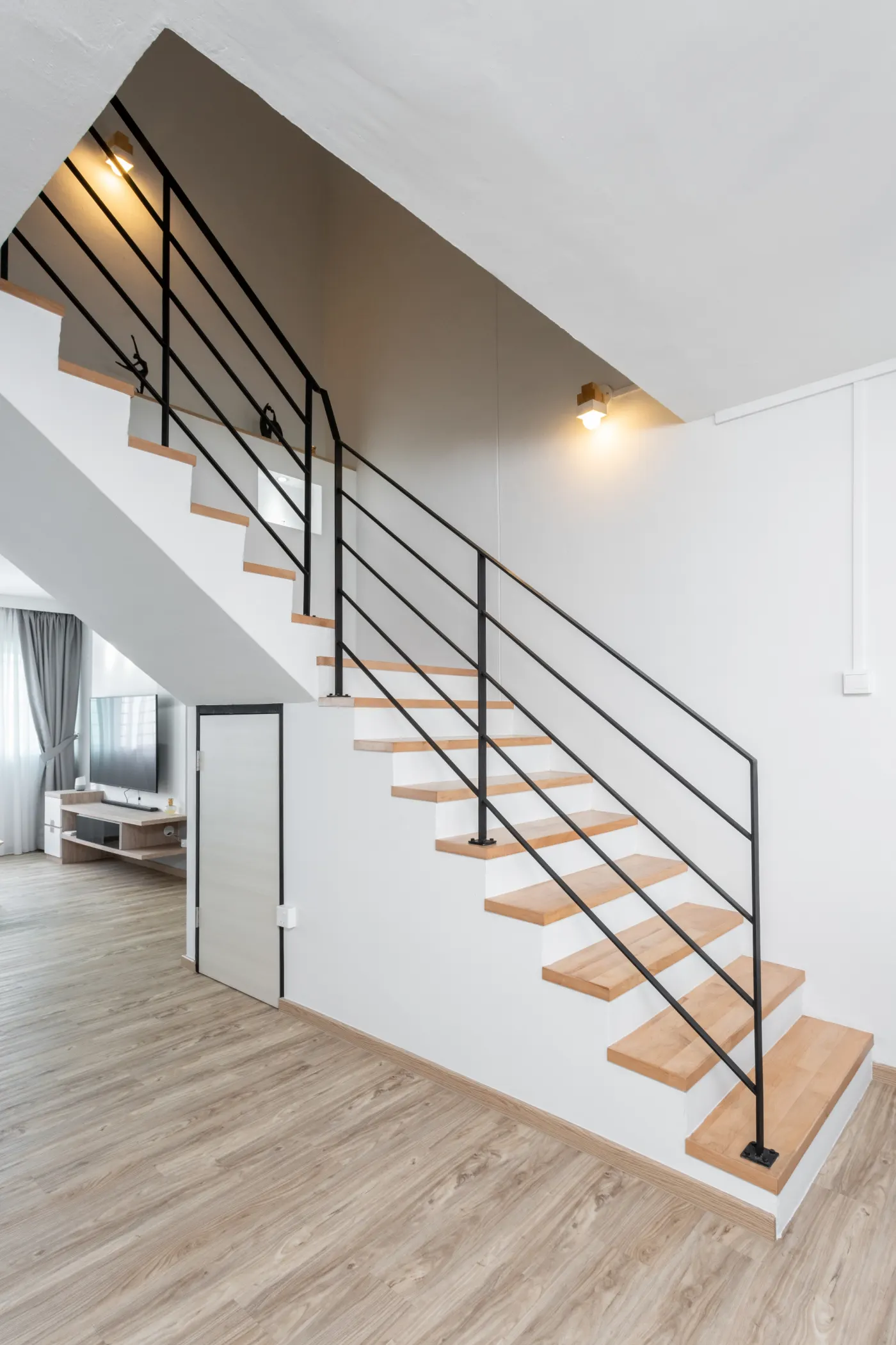 HDB-834 interior