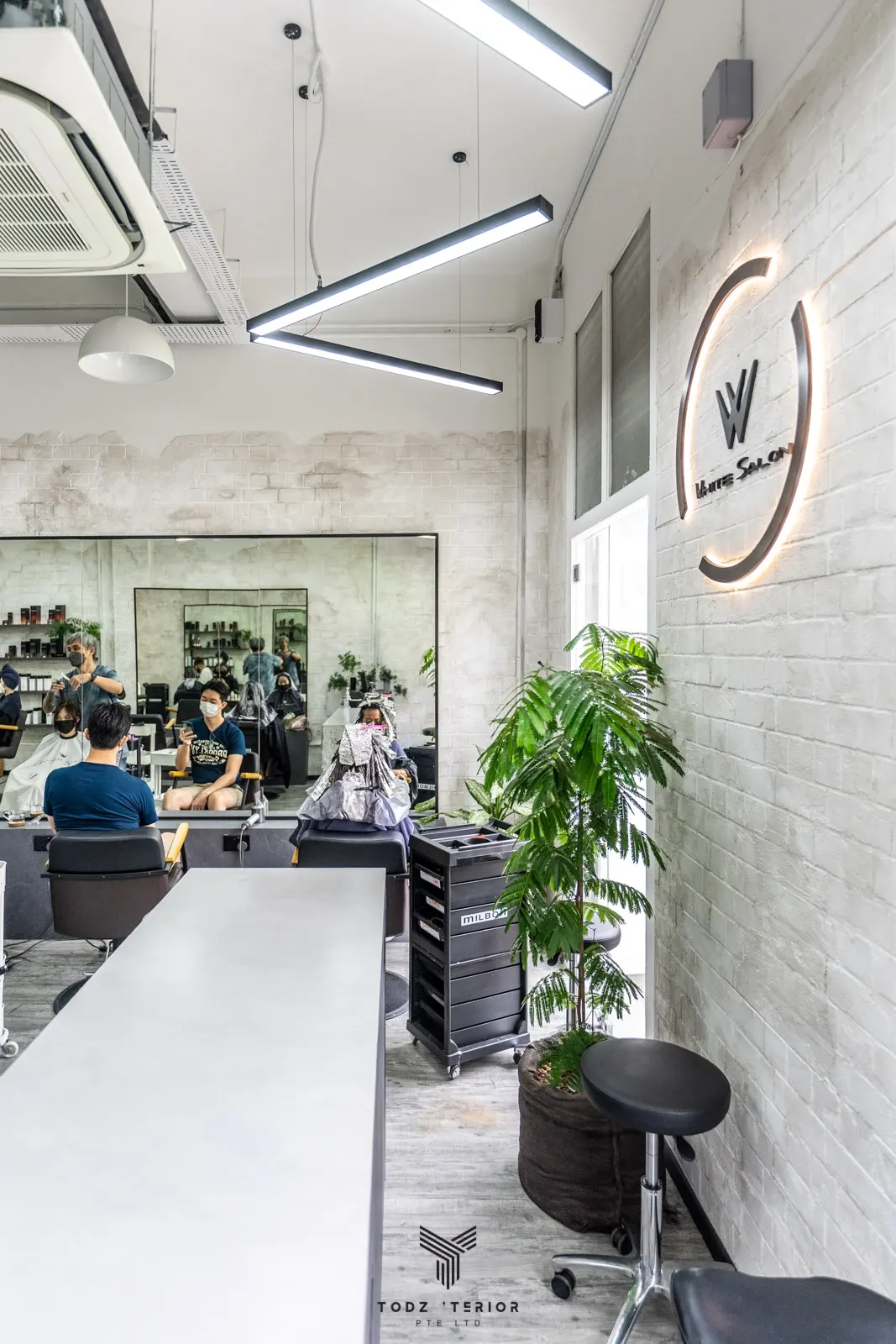 WHITE SALON photo 1