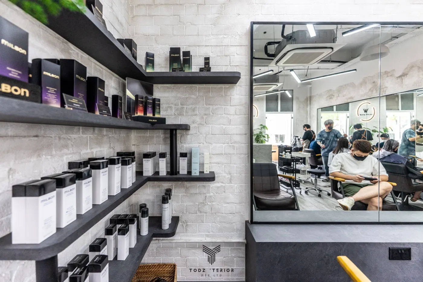 WHITE SALON photo 3