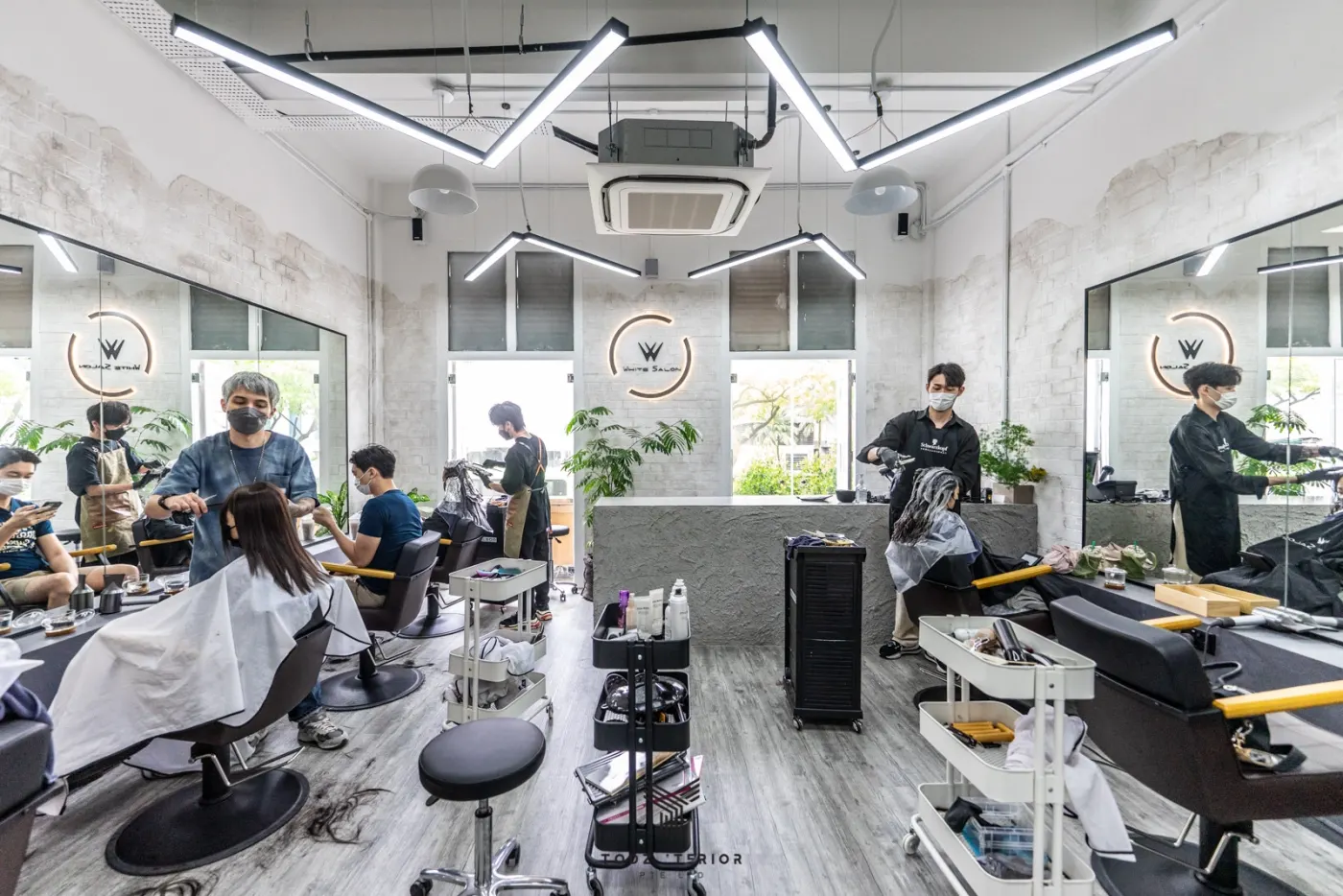 WHITE SALON photo 5